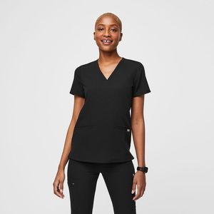 FIGS Casma 3-Pocket Scrub Top in Black